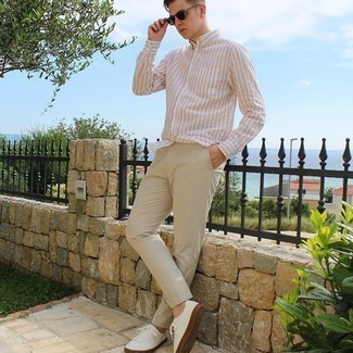 Tan Vertical Striped Long Sleeve Shirt Outfits For Men: If you enjoy relaxed dressing, consider wearing a tan vertical striped long sleeve shirt and beige chinos. The whole outfit comes together when you choose a pair of white canvas low top sneakers.