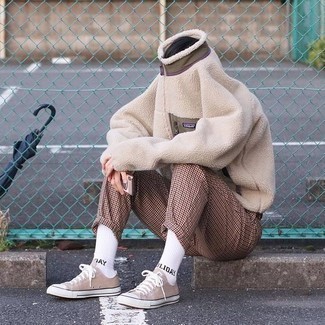 Beige Zip Sweater with Low Top Sneakers Outfits For Men: 