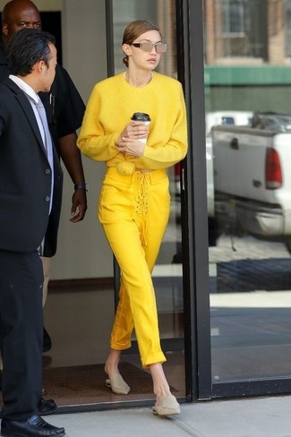 Yellow Skinny Pants Outfits: 