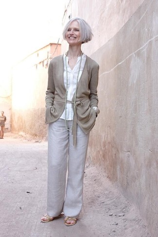 Beige Open Cardigan Outfits For Women: A beige open cardigan and grey linen wide leg pants married together are such a dreamy combination for those dressers who appreciate ultra-cool styles. For a more relaxed spin, add a pair of tan leather flat sandals to the equation.
