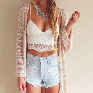 Light Blue Ripped Denim Shorts Outfits For Women: A beige knit open cardigan and light blue ripped denim shorts are a cool go-to ensemble to have in your off-duty wardrobe.