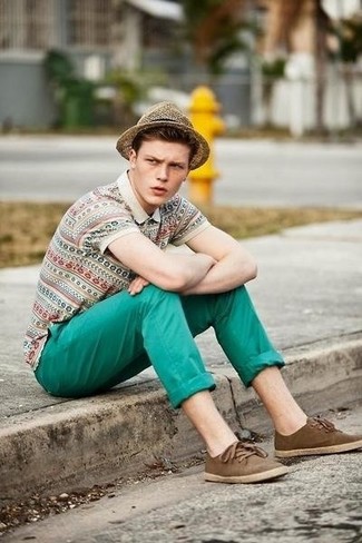 Dark Brown Suede Low Top Sneakers Outfits For Men: Such must-haves as a beige fair isle polo and teal chinos are the perfect way to introduce subtle dapperness into your day-to-day off-duty rotation. Add dark brown suede low top sneakers to the mix and the whole ensemble will come together.
