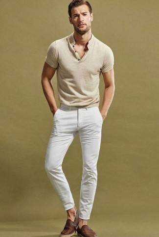 Beige Polo Outfits For Men: For comfort without the need to sacrifice on good style, we like this pairing of a beige polo and white chinos. Want to go all out with footwear? Introduce a pair of brown woven leather loafers to this ensemble.