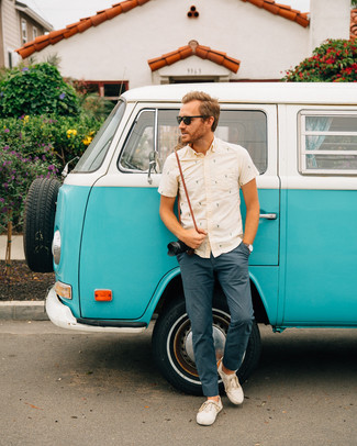 Tan Short Sleeve Shirt Outfits For Men: A tan short sleeve shirt and navy chinos are an easy way to infuse extra cool into your current off-duty lineup. When it comes to footwear, this getup is complemented perfectly with beige plimsolls.