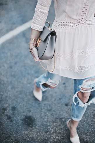 Light Blue Ripped Boyfriend Jeans Outfits: 