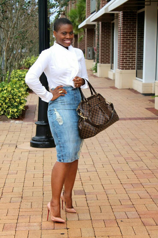 Women's Dark Brown Check Leather Tote Bag, Beige Leather Pumps, Light Blue Denim Pencil Skirt, White Dress Shirt