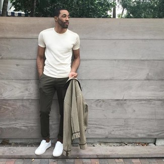 Beige Shirt Jacket Outfits For Men: The formula for laid-back style? A beige shirt jacket with olive chinos. Add white canvas low top sneakers to the mix to keep the look fresh.