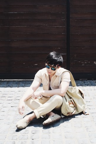 Tan Canvas Backpack Outfits For Men: If you use a more relaxed approach to dressing up, why not pair a beige short sleeve shirt with a tan canvas backpack? For maximum style, complete this getup with a pair of beige canvas espadrilles.