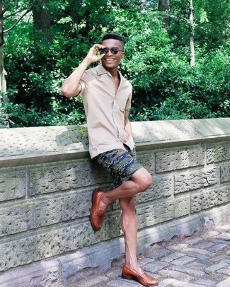 Navy Shorts Outfits For Men: Wear a beige short sleeve shirt and navy shorts for comfort dressing with a modern spin. Rounding off with a pair of tobacco leather loafers is an easy way to breathe a dose of sophistication into your getup.