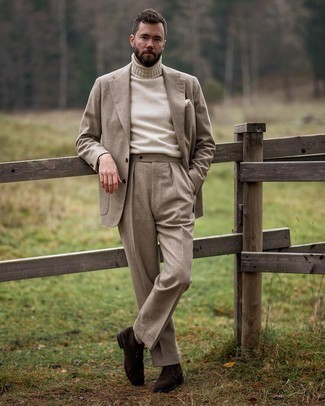 Tobacco Suede Desert Boots Outfits: You're looking at the definitive proof that a beige suit and a white wool turtleneck are amazing when matched together in an elegant look for today's gentleman. And if you need to immediately dress down this outfit with a pair of shoes, introduce tobacco suede desert boots to your look.