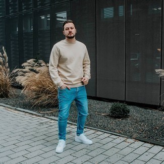Beige Sweatshirt Outfits For Men: A beige sweatshirt and blue jeans are the kind of a fail-safe casual combo that you need when you have no extra time to craft an ensemble. When not sure about what to wear when it comes to footwear, stick to white leather low top sneakers.