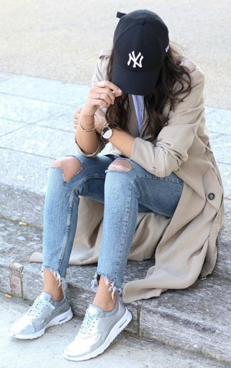 Beige Trenchcoat Outfits For Women: If you're on the hunt for an off-duty and at the same time totaly chic look, wear a beige trenchcoat with light blue ripped skinny jeans. When it comes to footwear, go for something on the relaxed end of the spectrum by sporting a pair of silver athletic shoes.