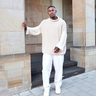 Beige Knit Wool Turtleneck Outfits For Men: Fashionable and comfortable, this laid-back pairing of a beige knit wool turtleneck and white chinos will provide you with amazing styling possibilities. For extra style points, introduce white canvas low top sneakers to your getup.