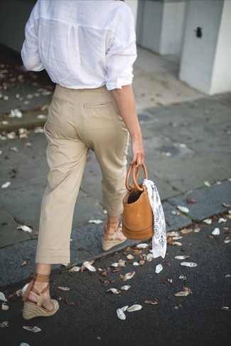 Khaki Chinos Outfits For Women: 