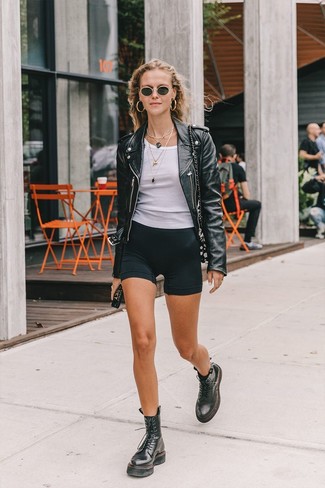 Black Bike Shorts Outfits: 