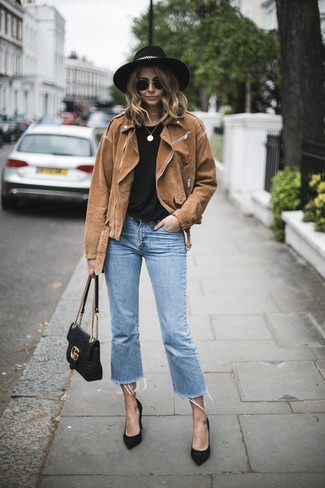 Tan Suede Biker Jacket Outfits For Women: This casual combo of a tan suede biker jacket and light blue jeans is a tested option when you need to look great but have zero time. Let your outfit coordination prowess truly shine by finishing off this outfit with a pair of black suede pumps.