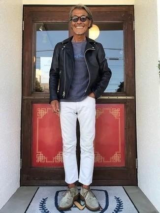 A black leather biker jacket and white jeans are an essential combination for many sartorial-savvy gents. If you want to instantly lift up your outfit with footwear, why not complement this outfit with a pair of grey suede desert boots?