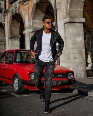 Grey Ripped Skinny Jeans Outfits For Men: This casual street style combination of a black biker jacket and grey ripped skinny jeans is capable of taking on different forms according to how you style it. A pair of black snake leather low top sneakers instantly revs up the wow factor of this outfit.