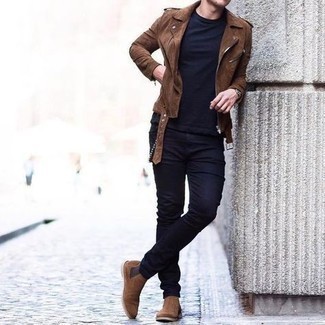 Dark Brown Suede Biker Jacket Outfits For Men: A dark brown suede biker jacket and navy skinny jeans are a good ensemble to incorporate into your current lineup. Infuse your look with a touch of class by wearing a pair of brown suede chelsea boots.