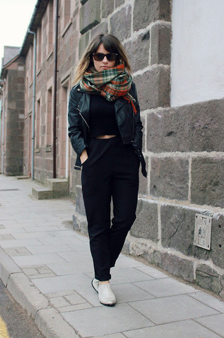 Green Scarf Outfits For Women: Marrying a black leather biker jacket and a green scarf will cement your sartorial prowess even on off-duty days. Exhibit your sophisticated side by rounding off with grey leather loafers.