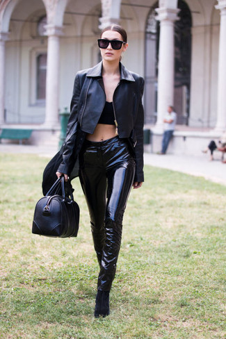 Black Cropped Top Outfits: This chic outfit is really pared down: a black cropped top and black leather skinny pants. For something more on the smart end to complete your ensemble, choose a pair of black suede ankle boots.