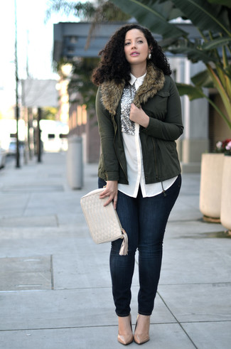 Olive Biker Jacket Outfits For Women: Go for something comfy yet current with an olive biker jacket and navy skinny jeans. If you wish to instantly elevate this outfit with one piece, why not complete your outfit with a pair of tan leather pumps?