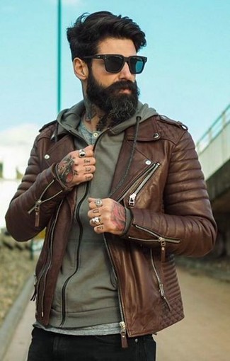 Dark Brown Leather Biker Jacket Outfits For Men: A dark brown leather biker jacket and black skinny jeans are absolute menswear must-haves that will integrate perfectly within your casual lineup.
