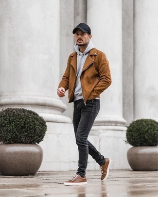 Grey Hoodie Outfits For Men: Reach for a grey hoodie and charcoal skinny jeans for an outfit that's both bold casual and seriously stylish. You can go down a more elegant route when it comes to footwear with brown leather low top sneakers.