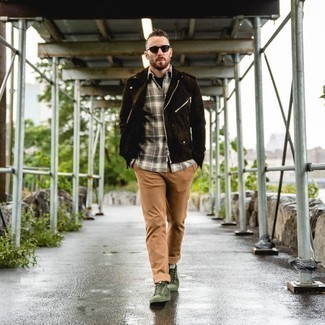 Grey Plaid Long Sleeve Shirt Outfits For Men: If you like relaxed looks, why not wear this combo of a grey plaid long sleeve shirt and khaki chinos? A pair of olive canvas low top sneakers can integrate smoothly within plenty of combinations.