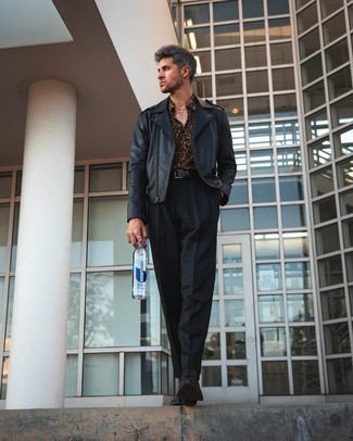 Show off your prowess in men's fashion by teaming a black leather biker jacket and black chinos for an off-duty look. Dial down the casualness of your ensemble by finishing off with black leather chelsea boots.
