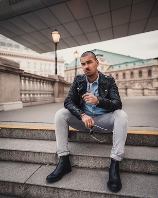 Light Blue Chambray Short Sleeve Shirt Outfits For Men: Consider teaming a light blue chambray short sleeve shirt with grey skinny jeans for a laid-back getup with a modern take. You know how to infuse a sense of elegance into this look: black leather chelsea boots.