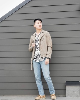 1200+ Casual Chill Weather Outfits For Men: This casually stylish outfit is super simple: a beige leather biker jacket and light blue jeans. If you don't know how to finish, complement this look with a pair of beige leather boat shoes.
