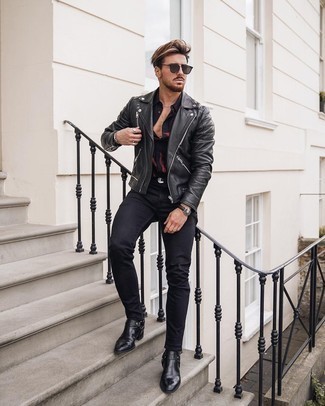 Black Print Short Sleeve Shirt Outfits For Men: One of the coolest ways for a man to style out a black print short sleeve shirt is to wear it with black skinny jeans for an off-duty combo. Black leather chelsea boots will bring a sleeker twist to an otherwise straightforward ensemble.