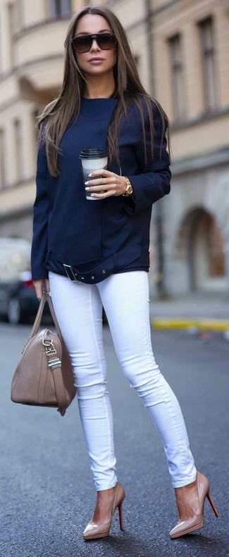 Gold Watch Outfits For Women: A navy biker jacket and a gold watch are stylish items, without which no casual arsenal would be complete. Beige leather pumps will effortlessly lift up even the simplest look.