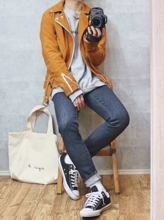 Beige Canvas Tote Bag Outfits For Men: For a casually dapper ensemble, go for a tobacco suede biker jacket and a beige canvas tote bag — these two pieces fit nicely together. Black and white canvas low top sneakers will instantly elevate even your most comfortable clothes.
