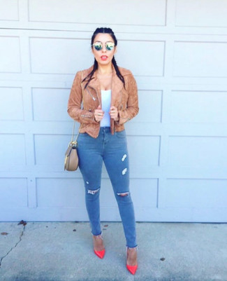 Tan Suede Biker Jacket Outfits For Women: Want to infuse your closet with some edgy chic? Dress in a tan suede biker jacket and blue ripped skinny jeans. Rev up the dressiness of your ensemble a bit by rounding off with hot pink leather pumps.