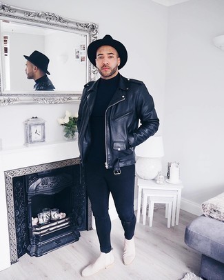 Black Hat Outfits For Men: You're looking at the indisputable proof that a black leather biker jacket and a black hat are amazing when matched together in a relaxed ensemble. Feeling creative today? Jazz things up by finishing with a pair of beige suede chelsea boots.