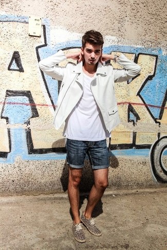 Navy Denim Shorts Outfits For Men: If you gravitate towards relaxed style, why not consider this pairing of a white leather biker jacket and navy denim shorts? A pair of tan leopard low top sneakers will never go out of style.