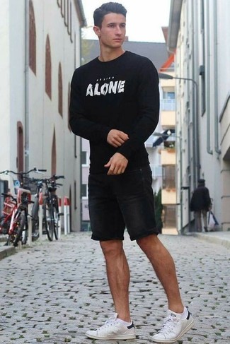 Black Print Crew-neck Sweater Outfits For Men: A black print crew-neck sweater and black denim shorts are among those game-changing menswear pieces that can revolutionize your wardrobe. Now all you need is a good pair of white low top sneakers.
