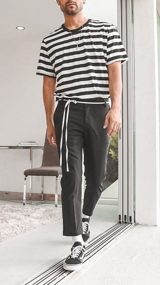 Black Horizontal Striped Crew-neck T-shirt with Black and White Canvas Low Top Sneakers Hot Weather Outfits For Men: Why not choose a black horizontal striped crew-neck t-shirt and charcoal chinos? These pieces are totally functional and look good when paired together. Black and white canvas low top sneakers look perfect here.