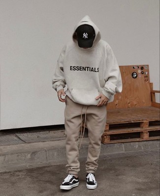 Beige Sweatpants Outfits For Men: 