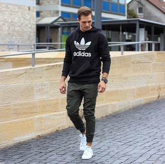 Dark Green Sweatpants Outfits For Men: If you like functional combos, marry a black and white print hoodie with dark green sweatpants. To add elegance to your outfit, finish with white leather low top sneakers.