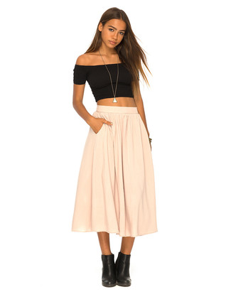 Beige Full Skirt Outfits: 