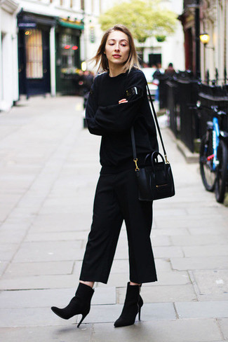 Black Oversized Sweater Outfits: 
