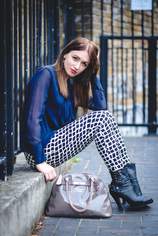 Navy and White Print Skinny Pants Outfits: 