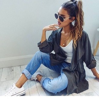 Anorak Outfits For Women: This combination of an anorak and blue boyfriend jeans offers comfort and efficiency and helps keep it low profile yet modern. A pair of white canvas low top sneakers can integrate wonderfully within a great deal of outfits.
