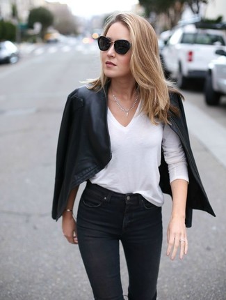 White Long Sleeve T-shirt Outfits For Women: Why not consider wearing a white long sleeve t-shirt and black skinny jeans? These two pieces are totally practical and look cool married together.