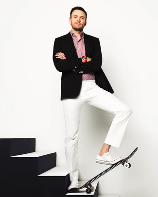 Black Blazer Outfits For Men: Go all out in a black blazer and white dress pants. Exhibit your fun side by finishing with white canvas low top sneakers.