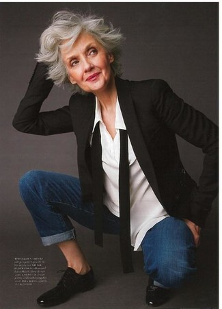 Oxford Shoes Outfits For Women After 60: Swing into something relaxed yet modern with a black blazer and navy jeans. Let your styling expertise truly shine by rounding off your getup with a pair of oxford shoes.