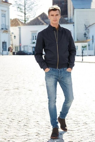 For an ensemble that offers practicality and dapperness, wear a black bomber jacket and light blue jeans. Bring an elegant twist to your look by wearing dark brown suede casual boots.